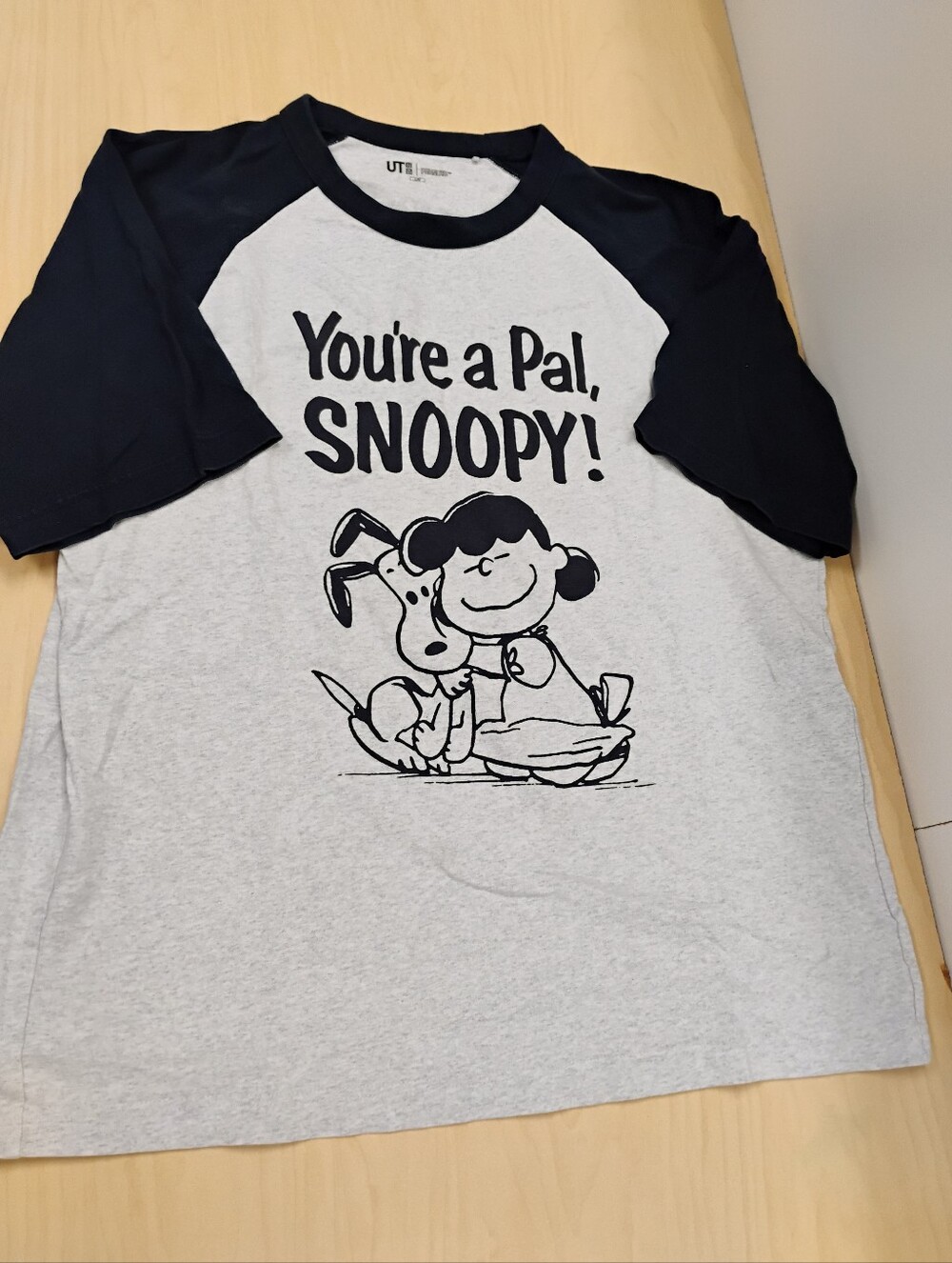 Uniqlo Peanuts "You're A Pal, Snoopy!" Raglan Tee in White & Black Men's Size L